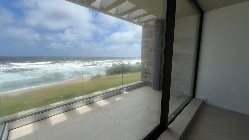 Casa Arte Barra en venta sobre el mar 